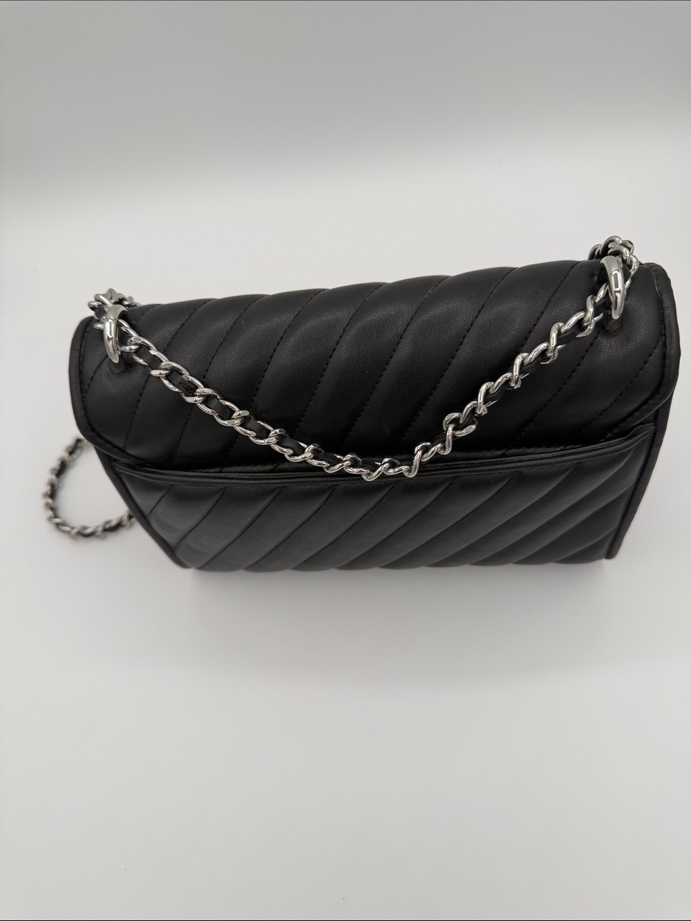 Michael Kors Black Quilted Crossbody Bag with Chain strap - Picture 5 of 11